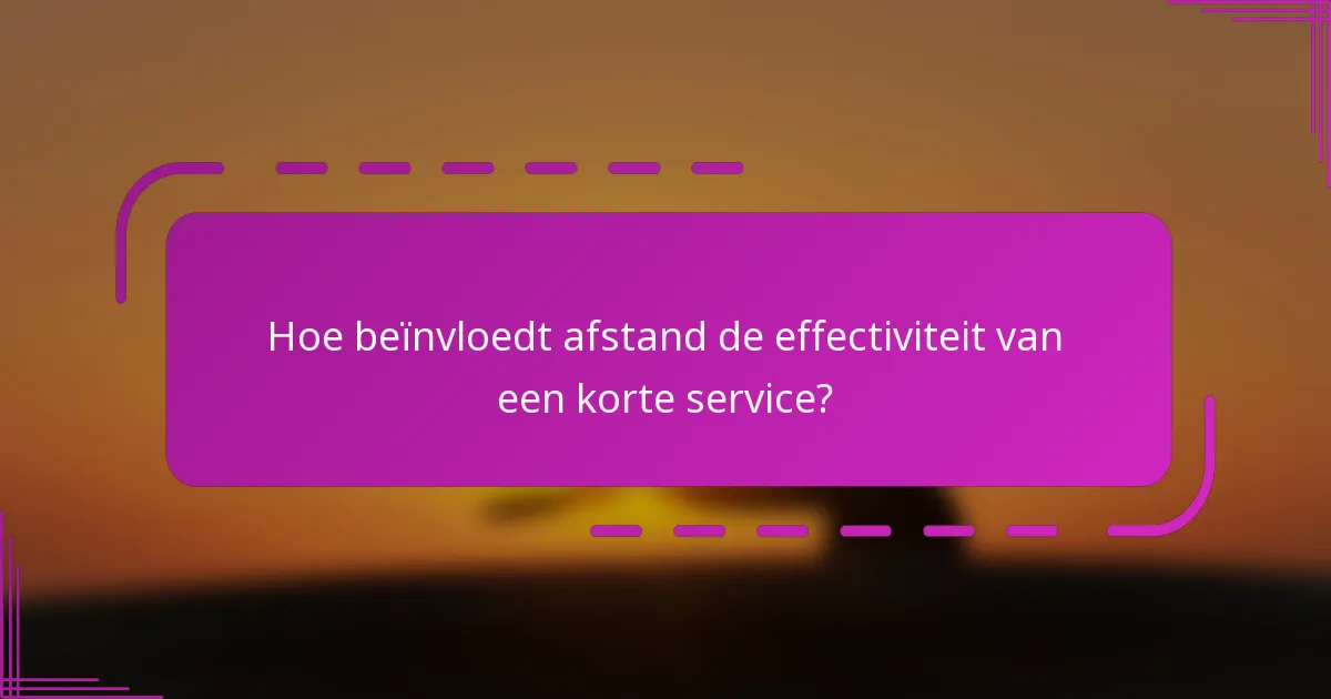 Hoe beïnvloedt afstand de effectiviteit van een korte service?